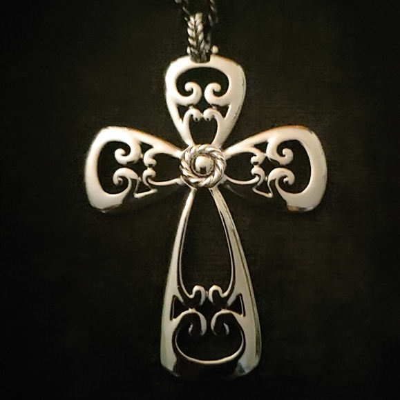 Sarah Coventry 1976 "Romanesque" Cross Necklace - Picture 3 of 7